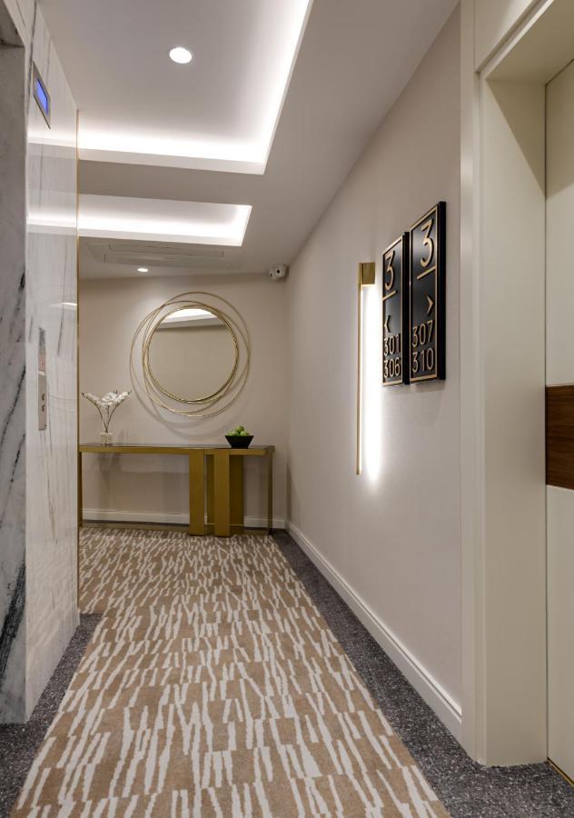 Gleam Collection Hotel اسطنبول المظهر الخارجي الصورة A hallway in a private home