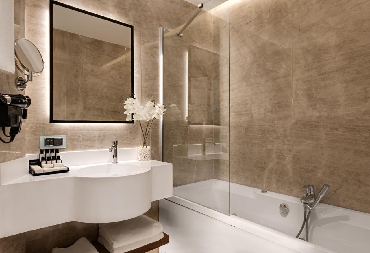 Gleam Collection Hotel اسطنبول المظهر الخارجي الصورة A shower screen