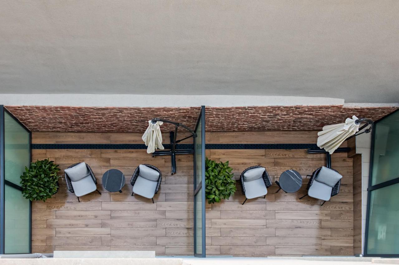 Gleam Collection Hotel اسطنبول المظهر الخارجي الصورة The balcony of a suite at the hotel